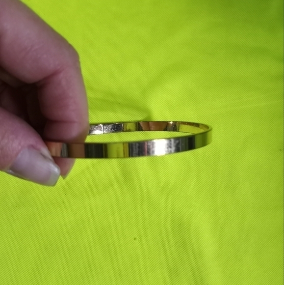 Goldtone polished finish flat Bangle bracelet large - Picture 3 of 3